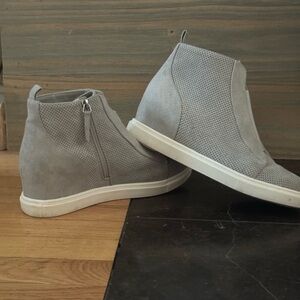 Size 11, women’s, ankle shoes. Worn about three times. Comfortable and versatile